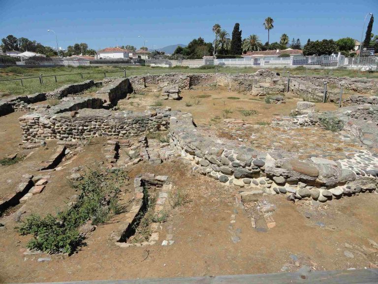 Ruined Basílica in Vega del Mar [photo: Ikusitaikasi / wikimedia.org (CC BY-SA 4.0)]